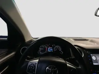 Toyota Tundra 2017 4x4 SR5 4dr CrewMax Cab Pickup SB (5.7L V8 FFV)