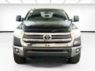 Toyota Tundra 2017 4x4 SR5 4dr CrewMax Cab Pickup SB (5.7L V8 FFV)