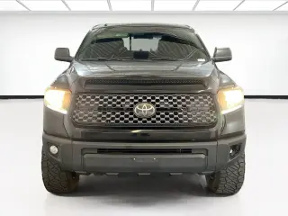 Toyota Tundra 2018 4x4 SR5 4dr Double Cab Pickup SB (5.7L V8)