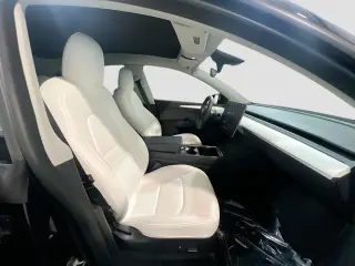 Tesla Model Y 2023 AWD Performance 4dr Crossover