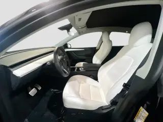 Tesla Model Y 2023 AWD Performance 4dr Crossover