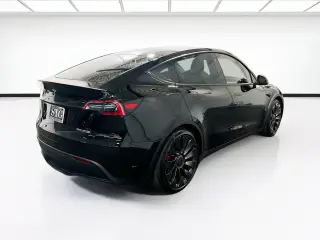 Tesla Model Y 2023 AWD Performance 4dr Crossover