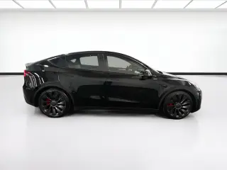 Tesla Model Y 2023 AWD Performance 4dr Crossover