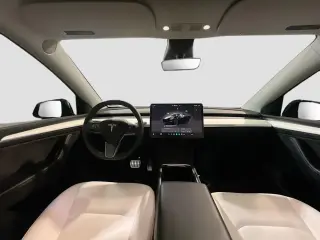 Tesla Model Y 2023 AWD Performance 4dr Crossover