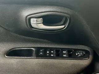 Jeep Renegade 2021 Latitude 4dr SUV
