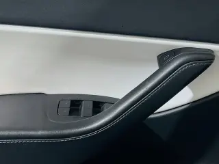 Tesla Model Y 2022 AWD Long Range 4dr Crossover