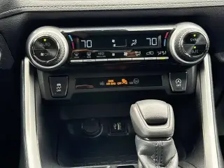 Toyota RAV4 2023 AWD XLE 4dr SUV
