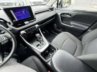 Toyota RAV4 2023 AWD XLE 4dr SUV