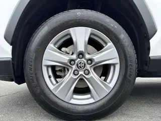 Toyota RAV4 2023 AWD XLE 4dr SUV