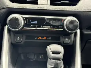 Toyota RAV4 2024 LE 4dr SUV