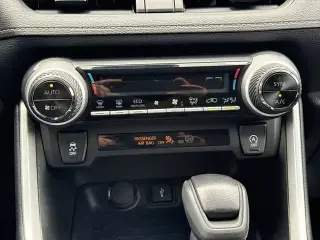 Toyota RAV4 2020 XLE 4dr SUV