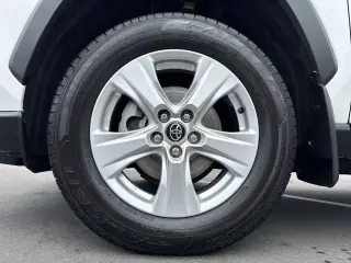 Toyota RAV4 2020 XLE 4dr SUV