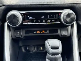 Toyota RAV4 2025 LE 4dr SUV