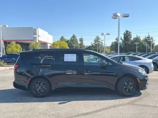 Chrysler Pacifica Plug-In Hybrid 2025 Premium S Appearance 4dr Mini-Van