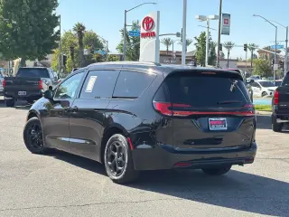 Chrysler Pacifica Plug-In Hybrid 2025 Premium S Appearance 4dr Mini-Van