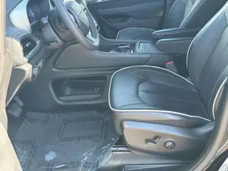Chrysler Pacifica Plug-In Hybrid 2025 Premium S Appearance 4dr Mini-Van