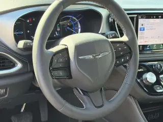 Chrysler Pacifica Plug-In Hybrid 2025 Premium S Appearance 4dr Mini-Van