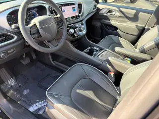 Chrysler Pacifica Plug-In Hybrid 2025 Premium S Appearance 4dr Mini-Van