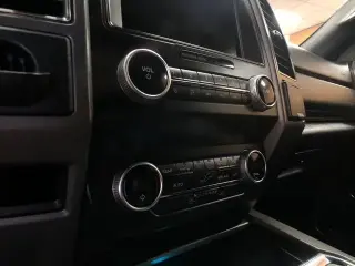 Ford Expedition MAX 2019 4x4 XLT 4dr SUV