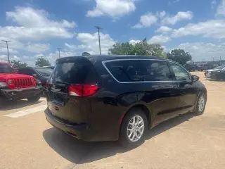 Chrysler Voyager 2023 LX 4dr Mini-Van