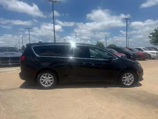 Chrysler Voyager 2023 LX 4dr Mini-Van