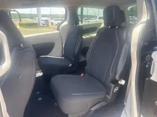 Chrysler Voyager 2023 LX 4dr Mini-Van