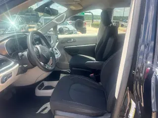 Chrysler Voyager 2023 LX 4dr Mini-Van