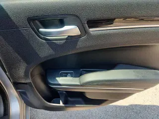Chrysler 300 2015 AWD Limited 4dr Sedan