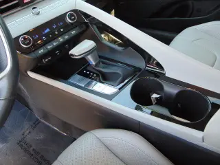 Hyundai ELANTRA Hybrid 2025 Limited 4dr Sedan