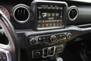 Jeep Wrangler Unlimited 2018 4x4 Sahara 4dr SUV (midyear release)
