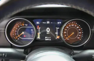 Jeep Wrangler Unlimited 2018 4x4 Sahara 4dr SUV (midyear release)