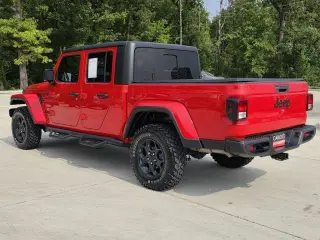Jeep Gladiator 2023 4x4 Willys 4dr Crew Cab 5.0 ft. SB