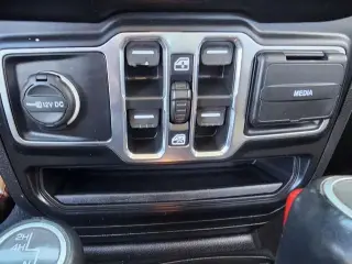 Jeep Wrangler Unlimited 2022 4x4 Sahara 4dr SUV