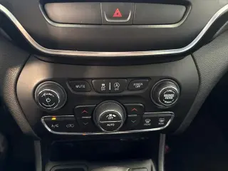 Jeep Cherokee 2019 Latitude Plus 4dr SUV
