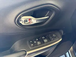 Jeep Cherokee 2019 Latitude Plus 4dr SUV