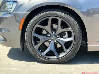 Chrysler 300 2023 S V6 4dr Sedan