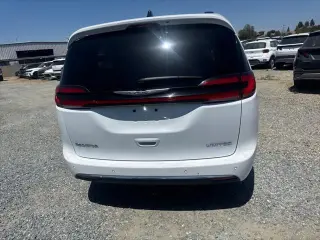 Chrysler Pacifica 2023 Limited 4dr Mini-Van