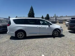 Chrysler Pacifica 2023 Limited 4dr Mini-Van