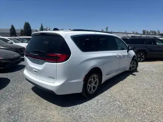 Chrysler Pacifica 2023 Limited 4dr Mini-Van