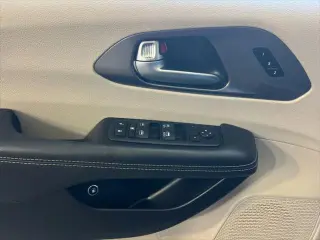Chrysler Pacifica Plug-In Hybrid 2024 Select 4dr Mini-Van