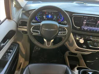 Chrysler Pacifica Plug-In Hybrid 2024 Select 4dr Mini-Van