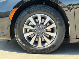 Chrysler Pacifica Plug-In Hybrid 2024 Select 4dr Mini-Van