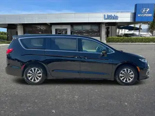 Chrysler Pacifica Plug-In Hybrid 2024 Select 4dr Mini-Van