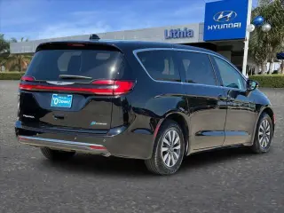 Chrysler Pacifica Plug-In Hybrid 2024 Select 4dr Mini-Van