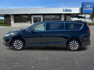 Chrysler Pacifica Plug-In Hybrid 2024 Select 4dr Mini-Van