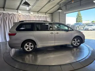 Toyota Sienna 2016 LE 7-Passenger Auto Access Seat 4dr Mini-Van