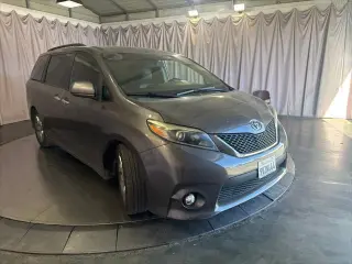 Toyota Sienna 2015 SE 8-Passenger 4dr Mini-Van