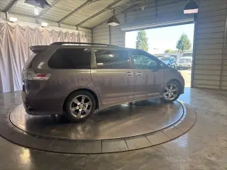 Toyota Sienna 2015 SE 8-Passenger 4dr Mini-Van