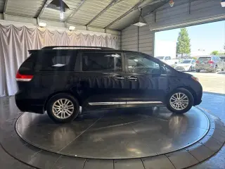 Toyota Sienna 2014 XLE 7-Passenger Auto Access Seat 4dr Mini-Van