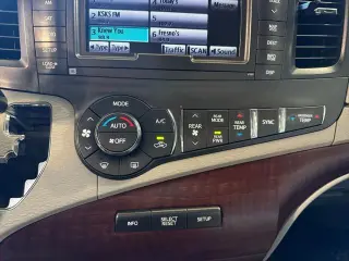 Toyota Sienna 2014 XLE 7-Passenger Auto Access Seat 4dr Mini-Van